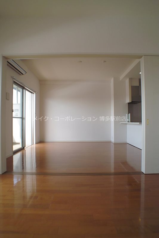 ※別部屋写真参考(フローリングの色等違う場合がございます。) ニューガイア博多東 リビング