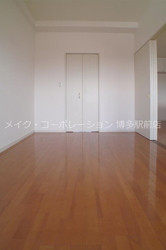 ※別部屋写真参考(フローリングの色等違う場合がございます。) ニューガイア博多東 ベッドルーム