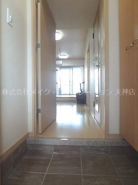 エステートモア天神 玄関