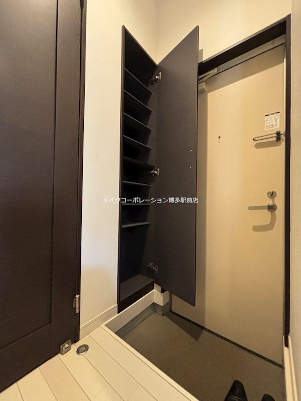 ※写真は棟内別部屋参考写真 Grandticティアラ吉塚Ⅰ 玄関