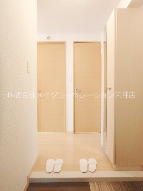 玄関 三川ビル 玄関