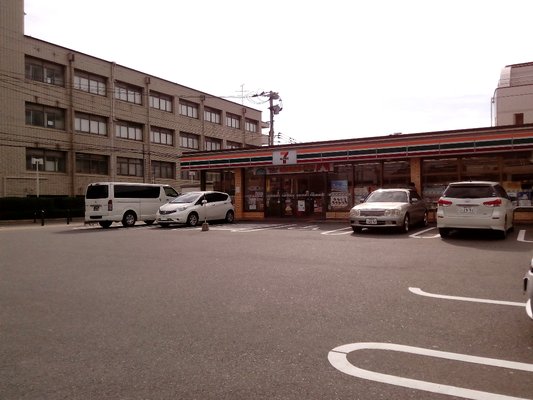 レーベン姪浜駅前 コンビニ