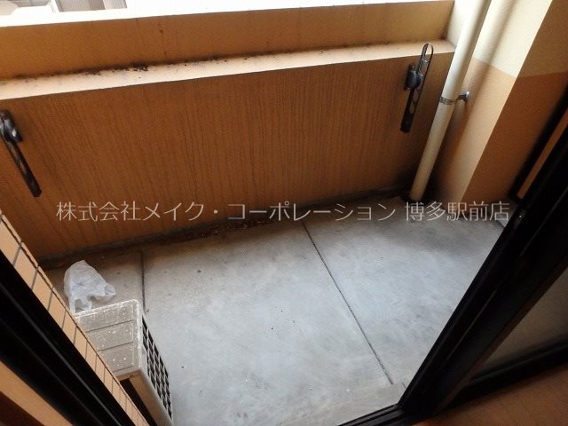 同物件・反転タイプ引用 ピュアドームグランテージ博多 ベランダ