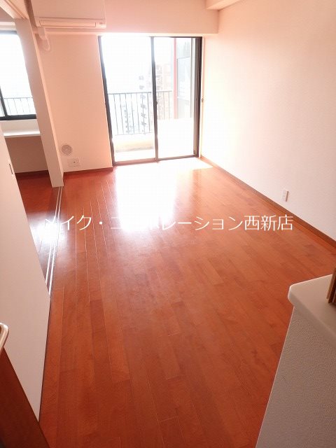 ※床の色や柄はお部屋によって変わります 西新テングッドシティサボイ~ネット無料~ その他1