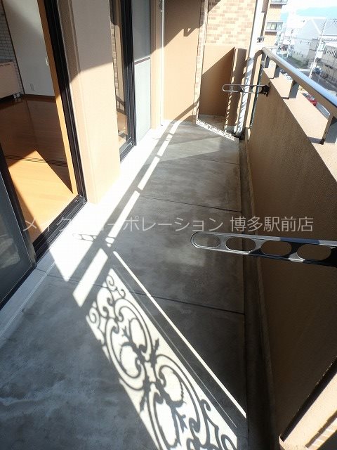 ※写真は棟内別部屋参考写真 ウイングコートC館 ベランダ