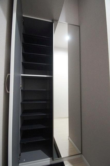 御入居中の為反転写真使用現状優先 モダンパラッツォ博多riva 玄関
