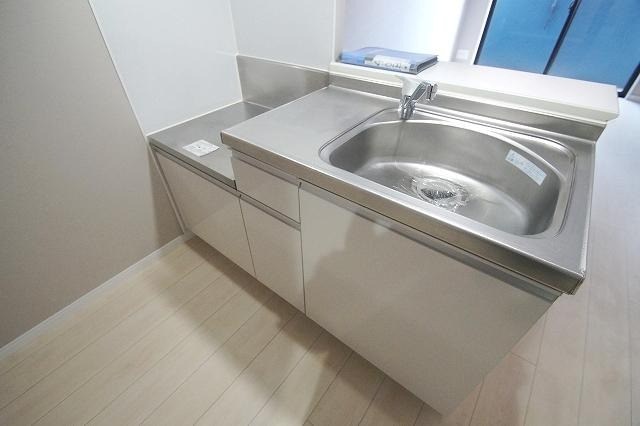 御入居中の為反転写真使用現状優先 モダンパラッツォ博多riva キッチン