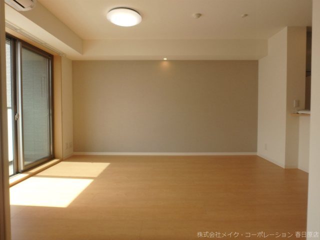 写真は同型タイプ メゾンボヌール大利 リビング