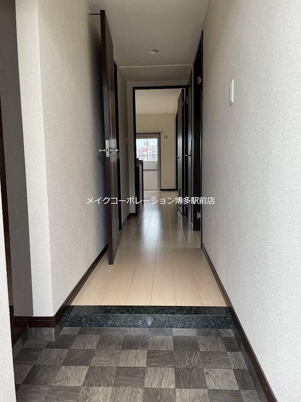 同物件、別部屋の写真です。 スリーゼ 玄関