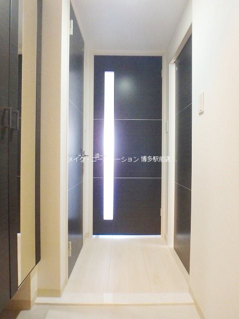 ※同物件、別間取りの写真となります。 レディアントアーク薬院 玄関