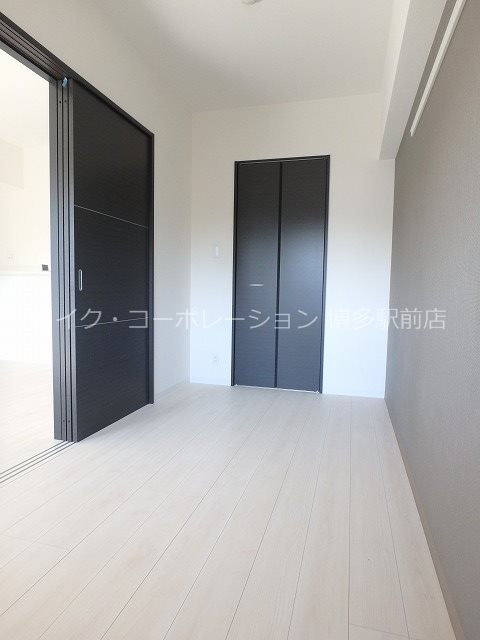 同物件、別部屋の写真です。 レトワール吉塚 ベッドルーム