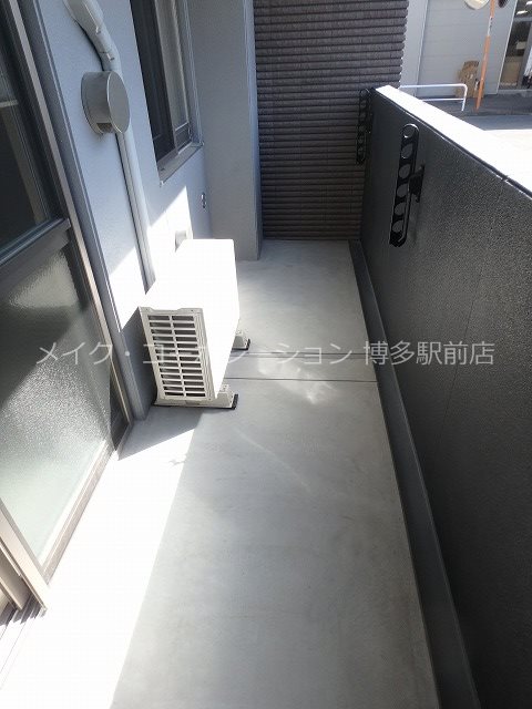 同物件、別部屋の写真です。 レトワール吉塚 ベランダ