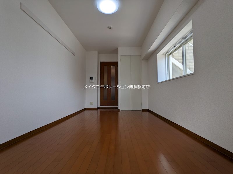 ※写真は棟内別部屋参考写真です。※出窓はありません リファレンスリバーサイド リビング