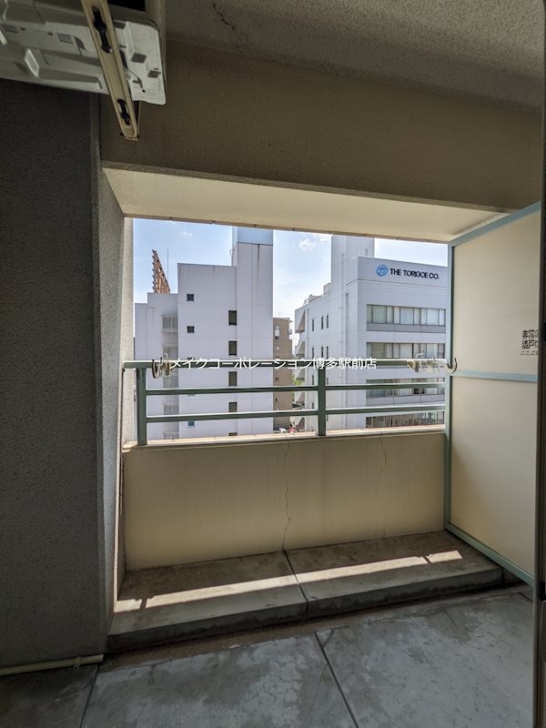 ※写真は棟内別部屋参考写真です。※出窓はありません リファレンスリバーサイド ベランダ