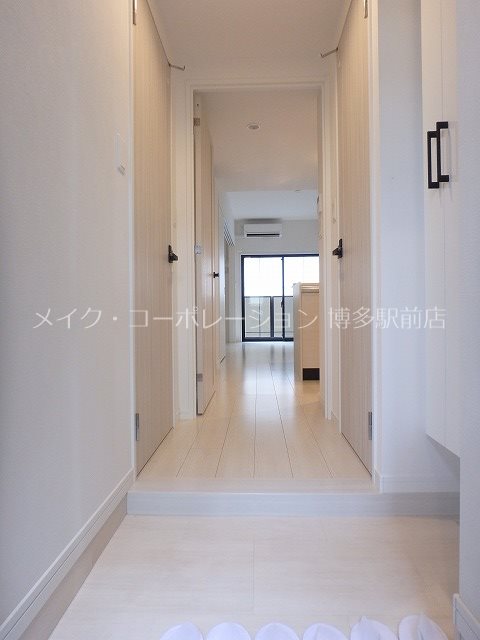 ※階数でキッチン・建具・扉・フローリングの色は違います グランフォーレ博多駅プレミア 玄関