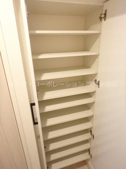 ※階数でキッチン・建具・扉・フローリングの色は違います グランフォーレ博多駅プレミア その他8