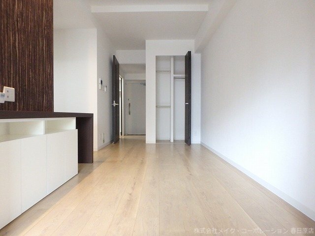 写真は同型タイプ エルグランド東比恵 リビング