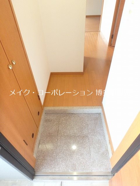 ※写真は棟内別部屋参考写真 ピュアドーム博多エッセンシア 玄関