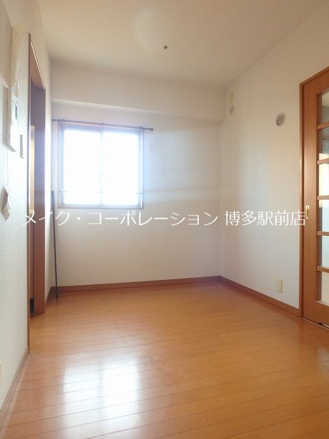 ※写真は棟内別部屋参考写真 ピュアドーム博多エッセンシア リビング
