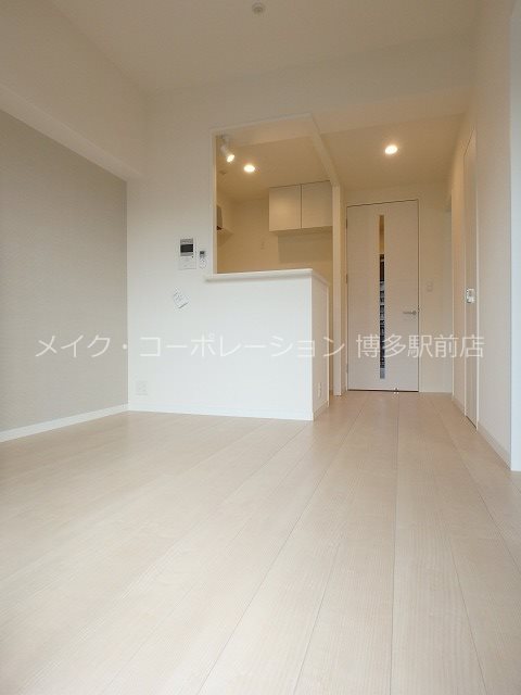 ※写真は棟内別部屋参考写真です サニークレスト東比恵 リビング