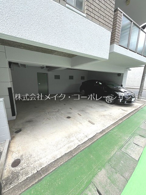 オークス西新 駐車場