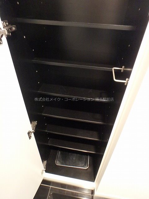 ※写真は棟内別部屋参考写真 VIDA博多 玄関
