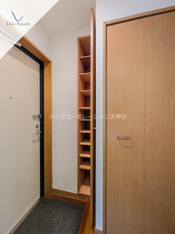 プレシャス天神南 玄関