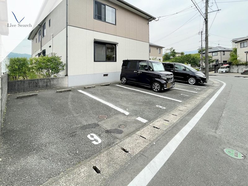 ディアス那珂川B棟 駐車場