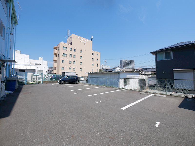 鈴木ビル 駐車場