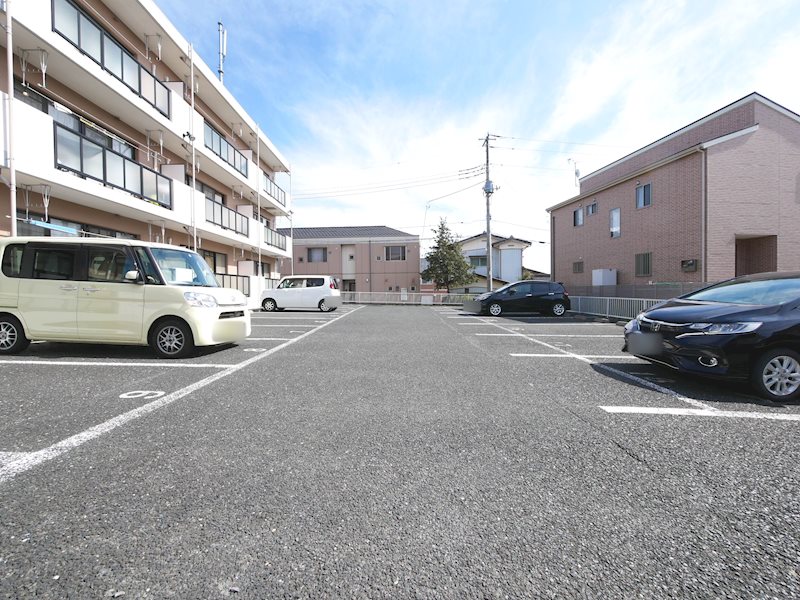 レジデンス本宮 駐車場