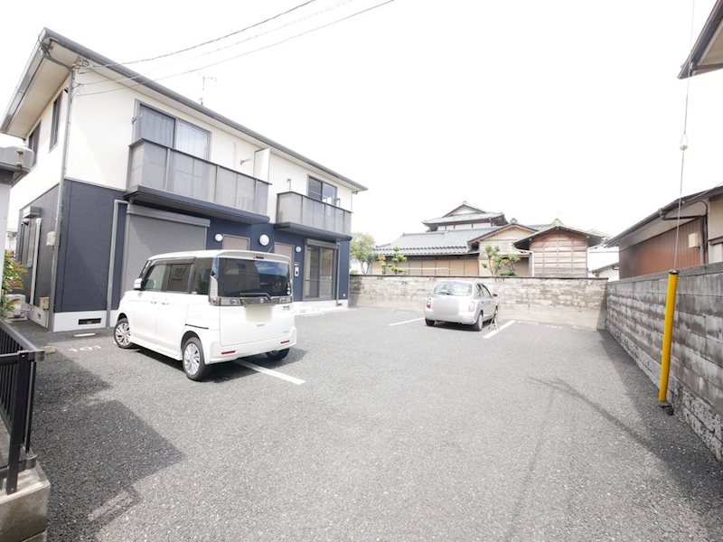 メゾン東 駐車場