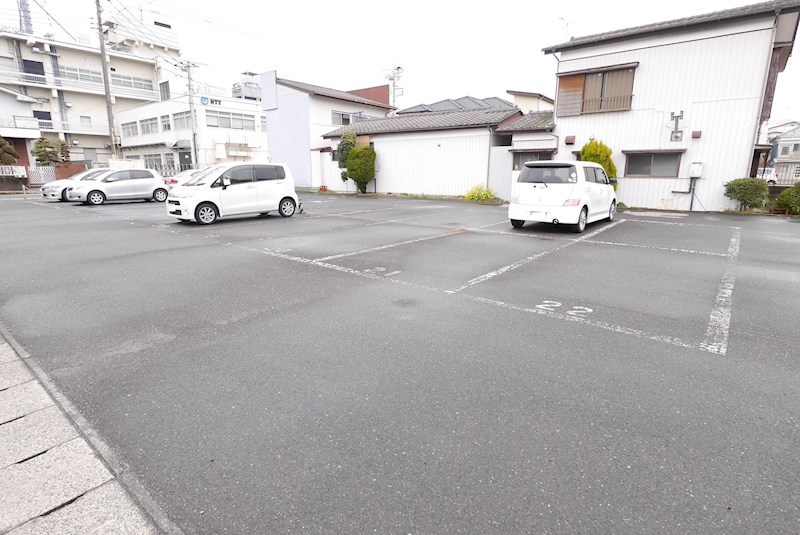 晃ハイツ 駐車場