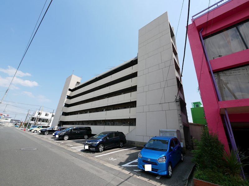征矢マンション 駐車場