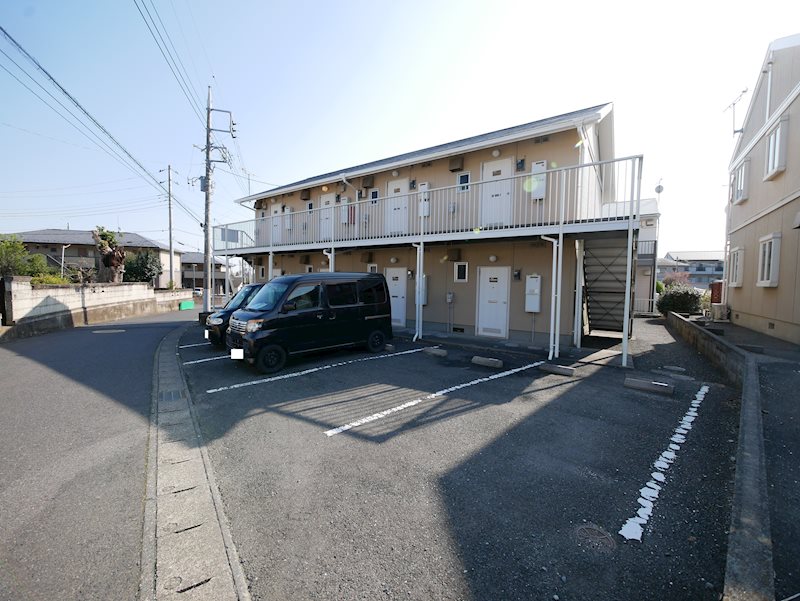 コーポ成瀬 駐車場