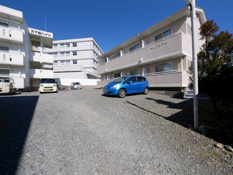 ベルフラワー 駐車場