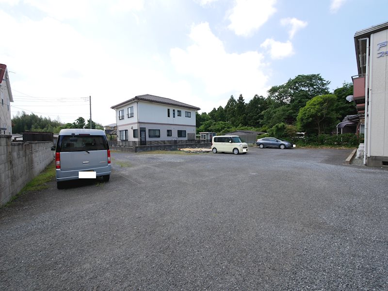 戸崎スチューデンツハウスＣ 駐車場