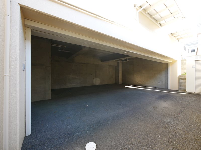 小川ビル 駐車場