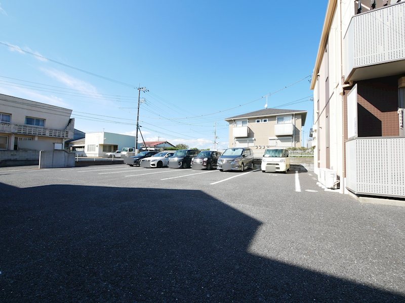 コンフォールＣ 駐車場