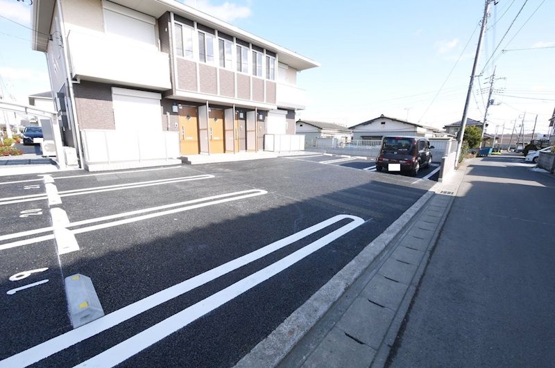プレミールシェソワＤ 駐車場