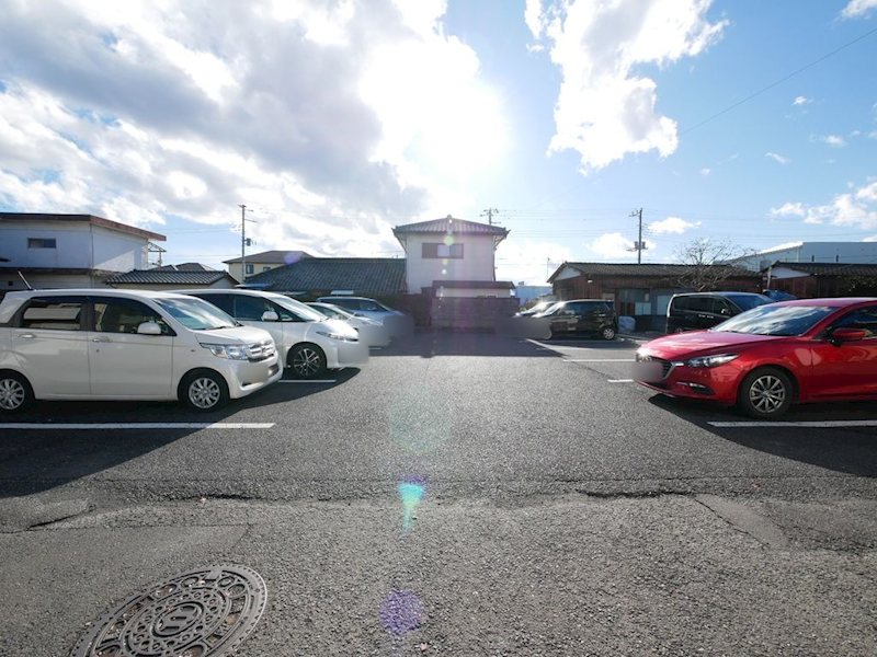アルフォートA 駐車場