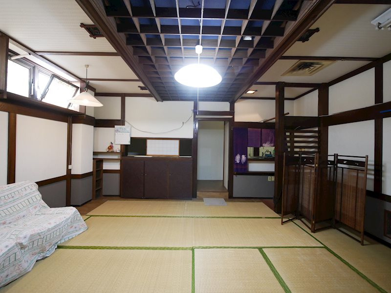 トローヌビル その他
