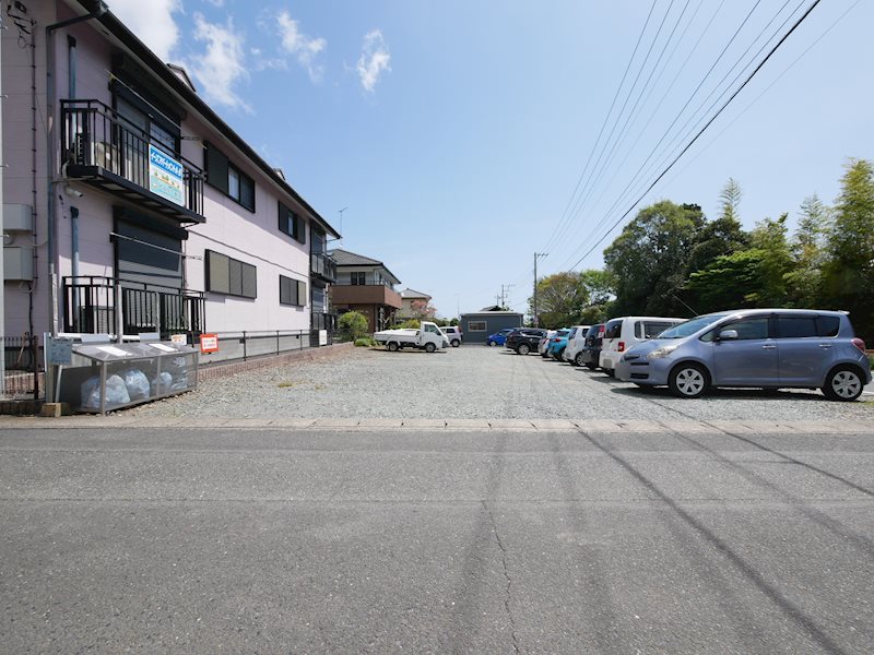 イーズアパートメント　B棟  駐車場