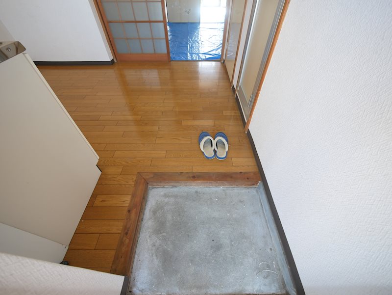 内山商店ビル 玄関