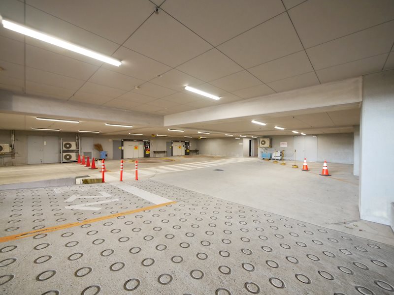日立ライフビル 駐車場