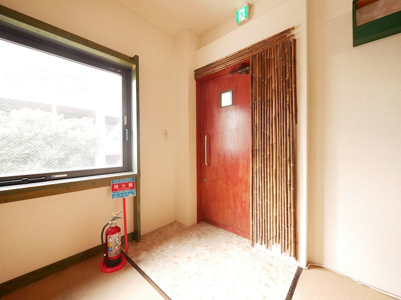 打手屋第二ビル 玄関