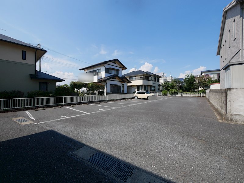 ガーデンヒルズＡ 駐車場