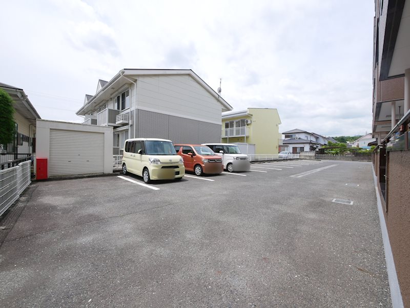 サンブルージュ 駐車場