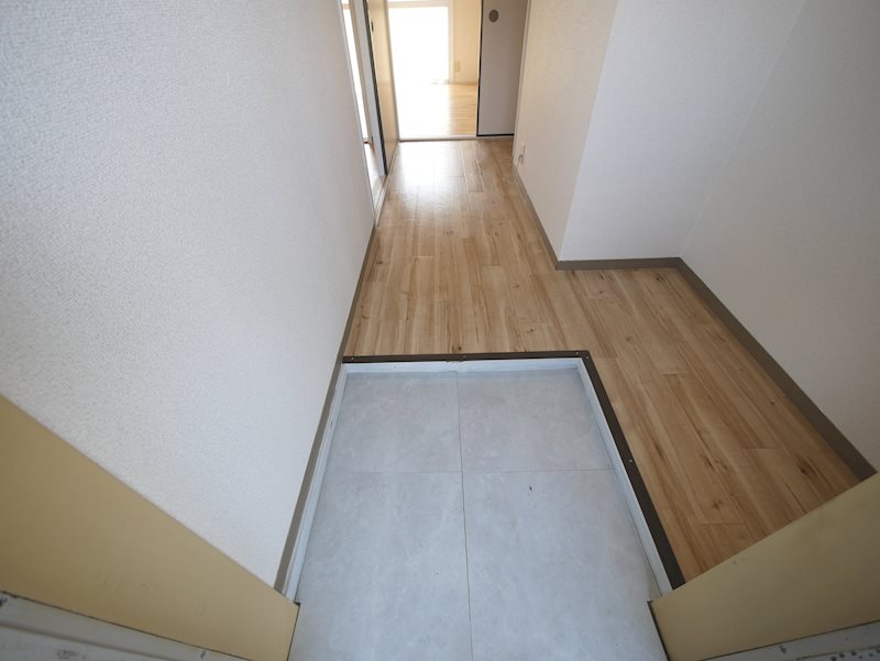 ビレッジハウス日立4号棟 玄関