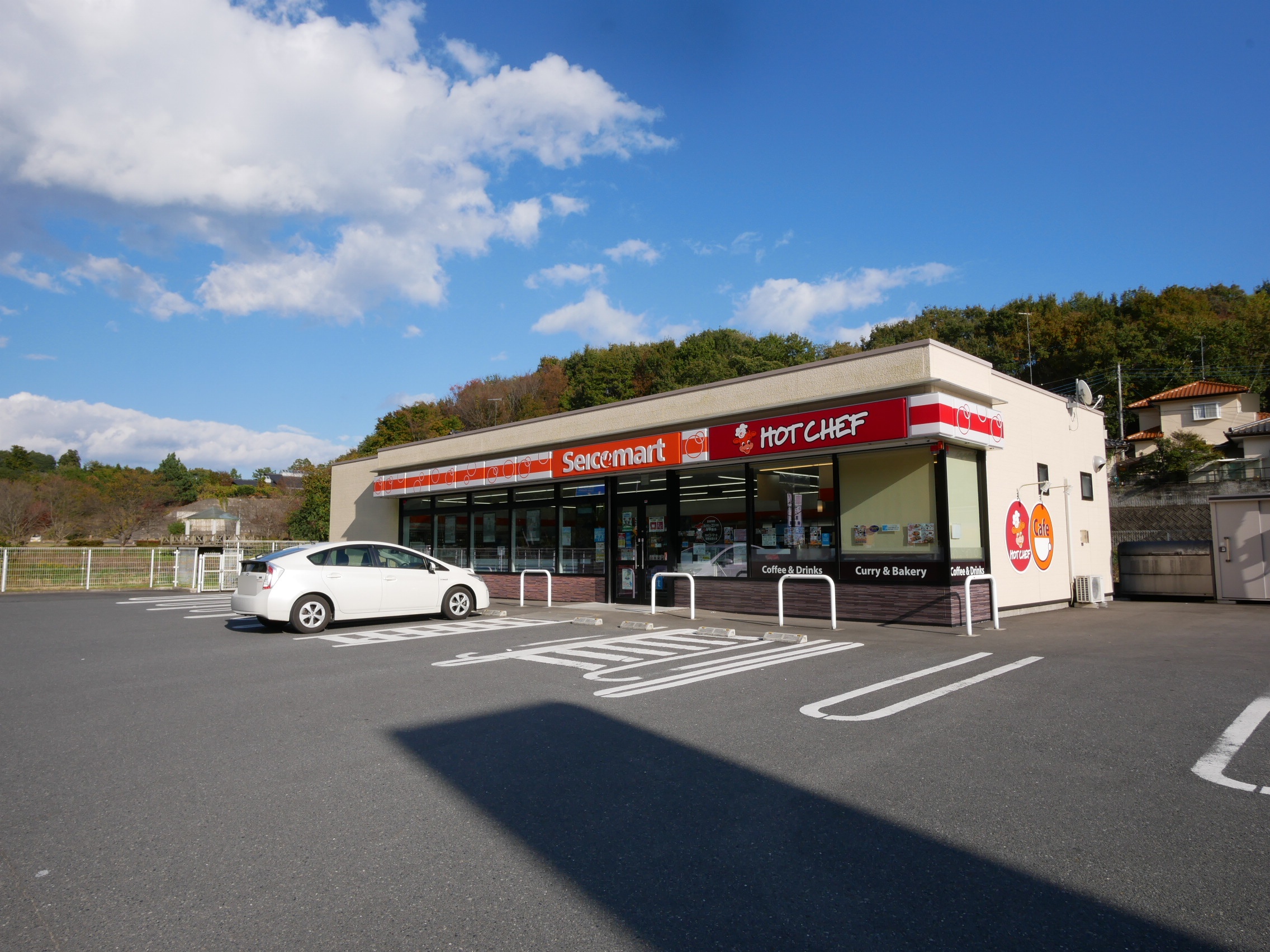 大平町ゴルフ練習場内店舗 コンビニ