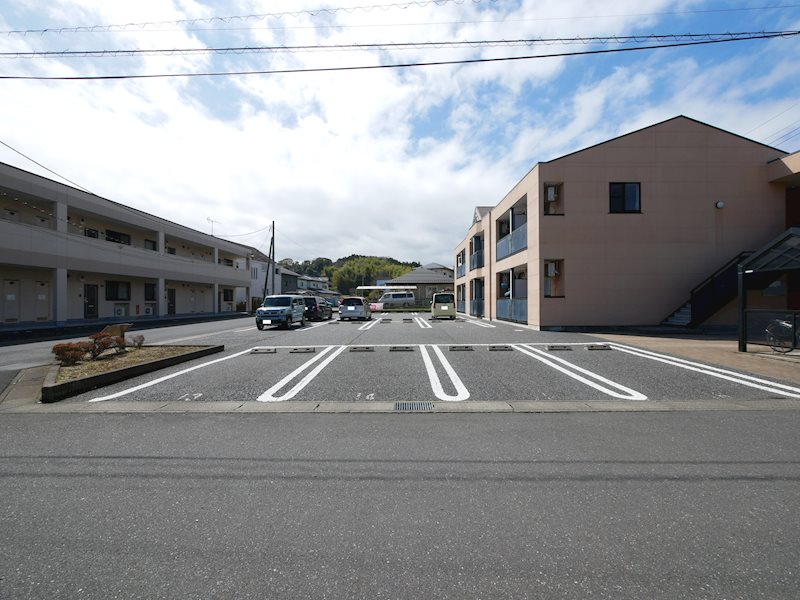 コーポ・ブルースカイ 駐車場